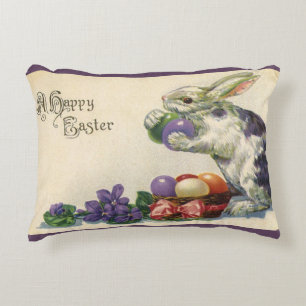 Osterhase mit Ostereiern im Korb Dekokissen