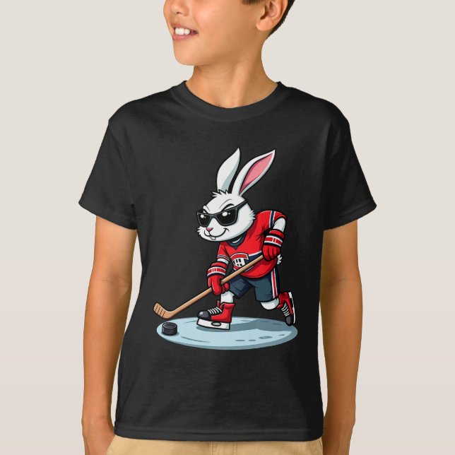 Osterhase spielt Hockey  T-Shirt (Vorderseite)