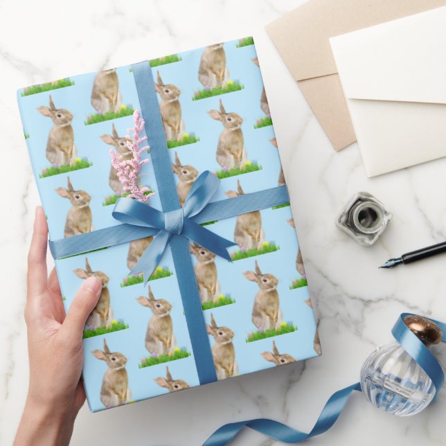 Osterhase und Eier auf blau Geschenkpapier (Schenken)