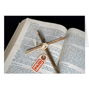 Osterkreuz und Preisschild auf der Bibel