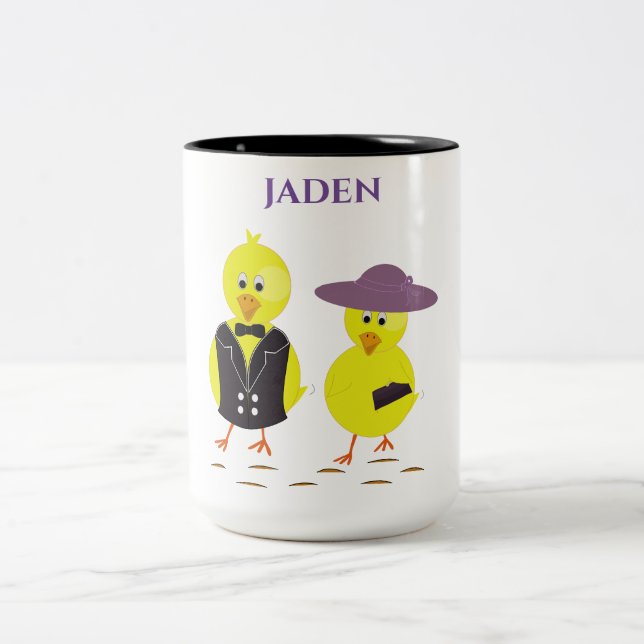 Osterküken mit personalisiertem Namen. Zweifarbige Tasse (Mittel)