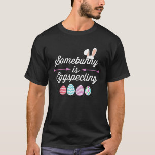 Ostern Ankündigung für werdende Eltern: Some Bunny T-Shirt