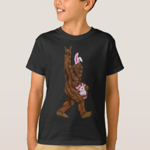 Ostern Bigfoot Bunny in einem Bysket ist Spaß für  T-Shirt