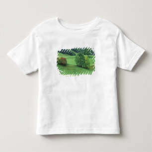 Österreich. Rollender grüner Hügel und Bäume Kleinkind T-shirt