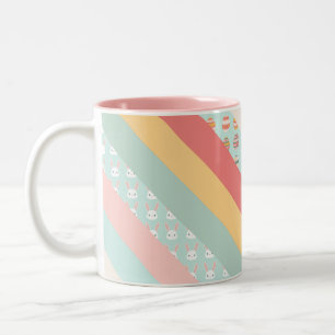 Osterstreifen in Bunnies und Eiern Zweifarbige Tasse