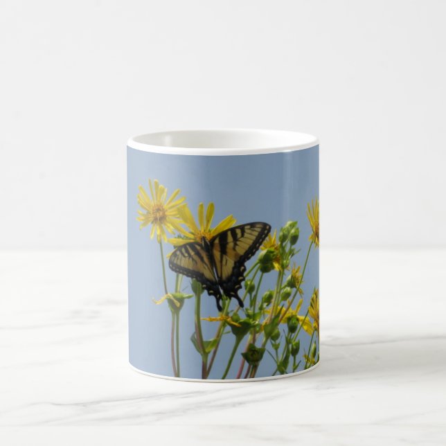 Osttiger-Frack auf gelben Gänseblümchen Kaffeetasse (Mittel)