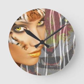 Otherkin Tiger Female Therian art, stunning makeup Runde Wanduhr