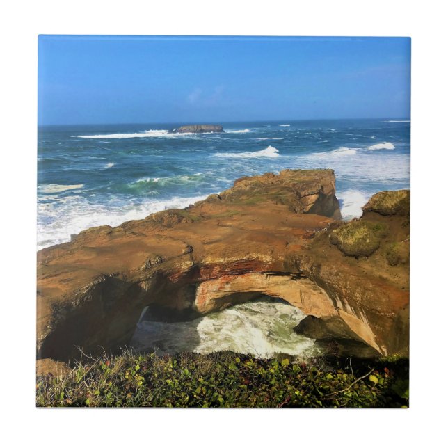 Otter Rock at Devil's Punchbowl Staat Park, Oregon Fliese (Vorderseite)