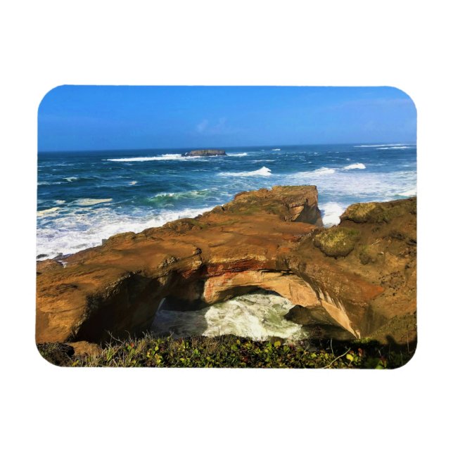 Otter Rock at Devil's Punchbowl Staat Park, Oregon Magnet (Horizontal)