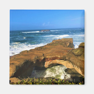 Otter Rock at Devil's Punchbowl Staat Park, Oregon Magnet