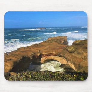Otter Rock at Devil's Punchbowl Staat Park, Oregon Mousepad