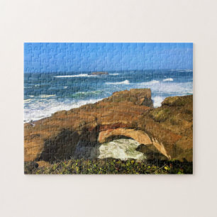 Otter Rock at Devil's Punchbowl Staat Park, Oregon Puzzle