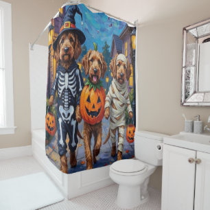 Otterhound beim Trick-or-Treat in Halloween-Kostüm Duschvorhang