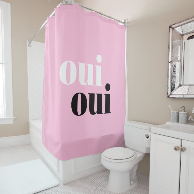 Oui Oui Modern Pink Einfache Typografie Duschvorhang (Beispiel)