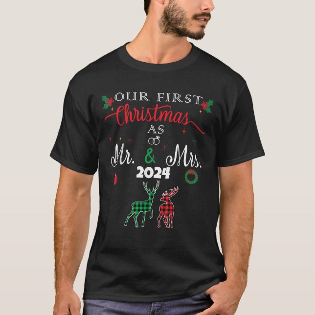 Our First Christmas as Mr and Mrs 2024 PJS Couples T-Shirt (Vorderseite)