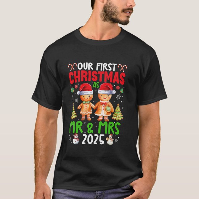 Our First Christmas as Mr and Mrs 2025 Gingerbread T-Shirt (Vorderseite)