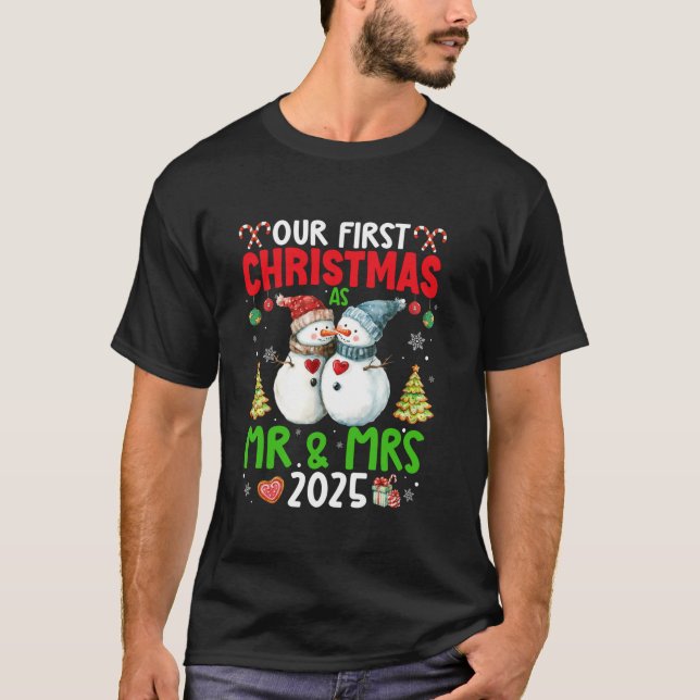 Our First Christmas as Mr Mrs 2025 Couple Matching T-Shirt (Vorderseite)