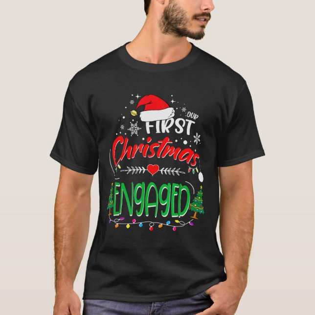 Our First Christmas Engaged 2021 1st Christmas  T-Shirt (Vorderseite)