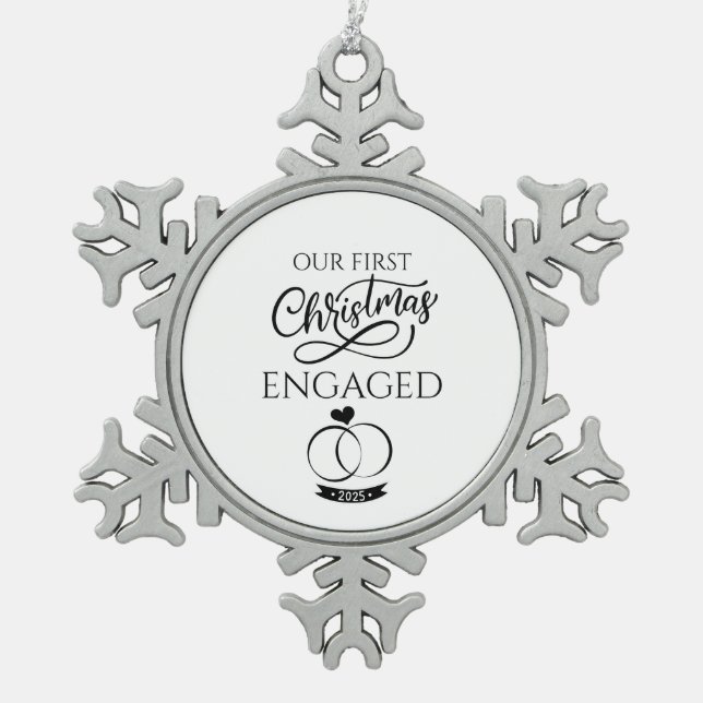 Our First Christmas Engaged 2025 Engagement Schneeflocken Zinn-Ornament (Vorderseite)