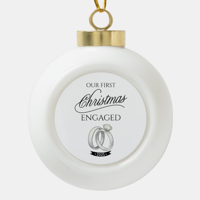 Our First Christmas Engaged 2025 Keramik Kugel-Ornament (Vorderseite)