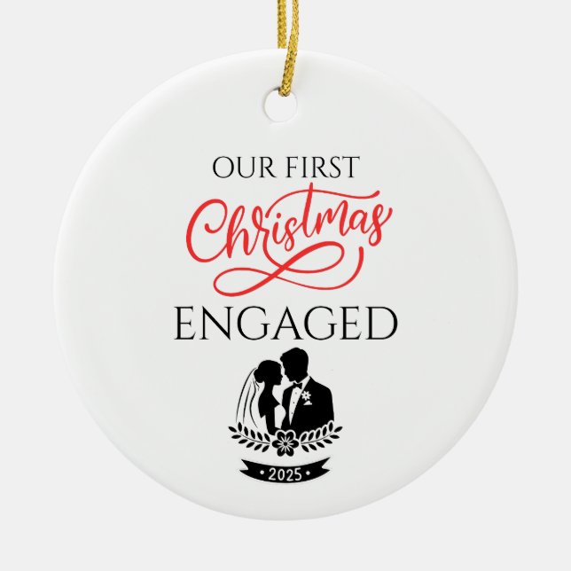 Our First Christmas Engaged 2025 Keramik Ornament (Vorne)