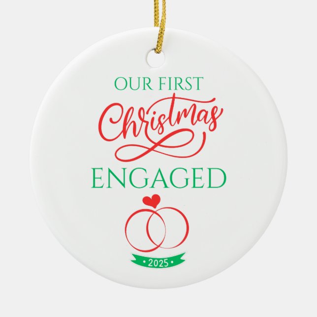Our First Christmas Engaged 2025 Keramik Ornament (Vorne)