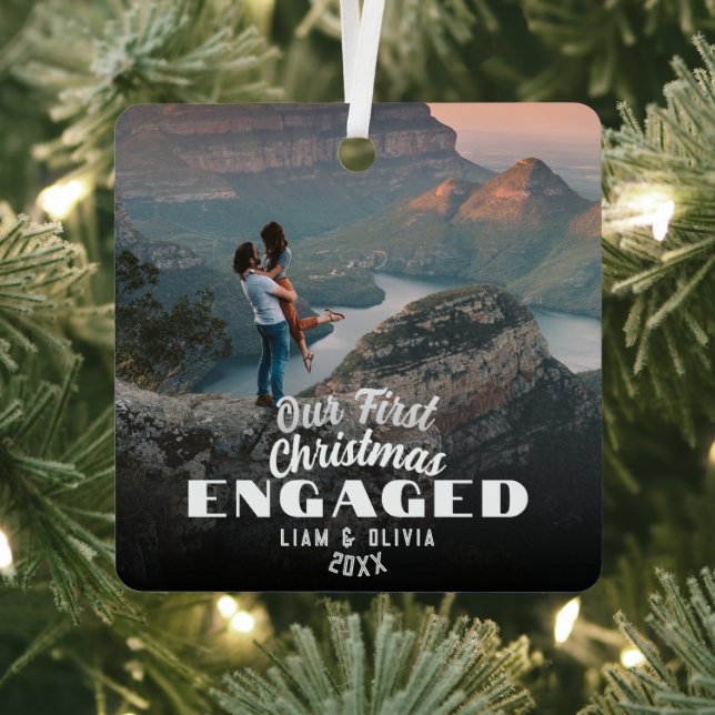  Our First Christmas Engaged Minimal Couple Photo Ornament Aus Metall (InSitu)
