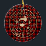 Our first Christmas pandemic masked merry, Foto Keramik Ornament<br><div class="desc">dekorative Urlaubssornament mit Goldfolien-Drehbuch für dieses Pandemie-Jahr und dekorative Wirbel auf zwei verschiedenen Hintergründen rot und Büffel kariert. umschlossene Informationen sind in elegantem Schriftart bereit für Ihre Anpassung zusammen mit Ihrem Foto auf der Rückseite</div>