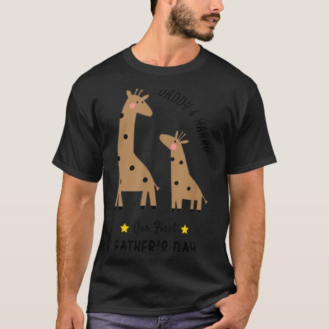 Our First Father's Day 2026, Funny Giraffe Gift Da T-Shirt (Vorderseite)