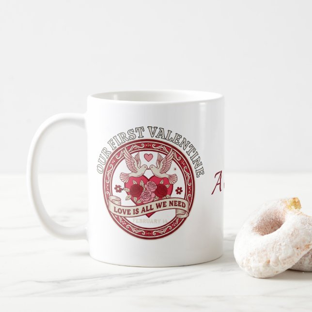 Our First Valentine Love Birds Custom Initial Mug Kaffeetasse (Mit Donut)