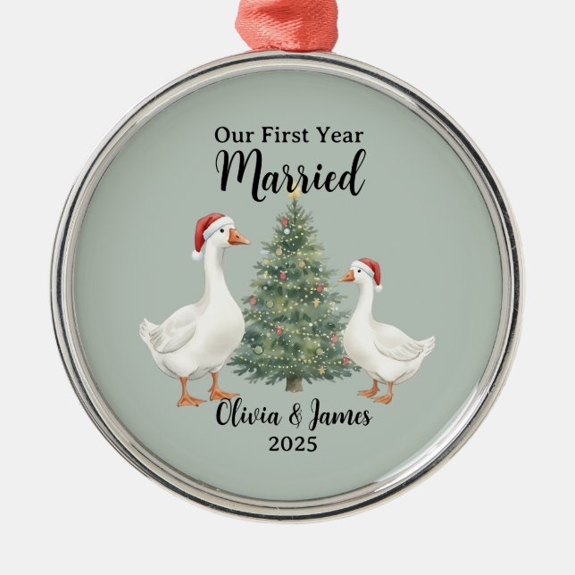Our First Year Married Goose Custom Christmas Ornament Aus Metall (Vorne)