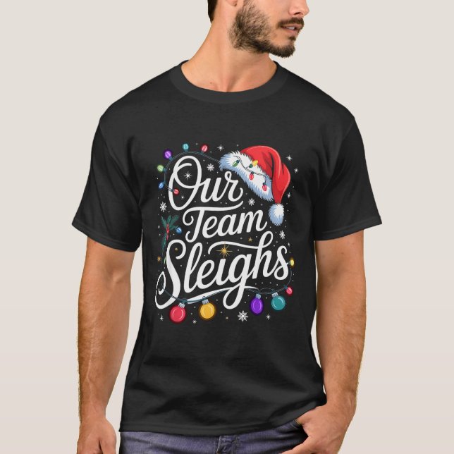 Our Team Sleighs Christmas Lights Red Santa Hat Xm T-Shirt (Vorderseite)