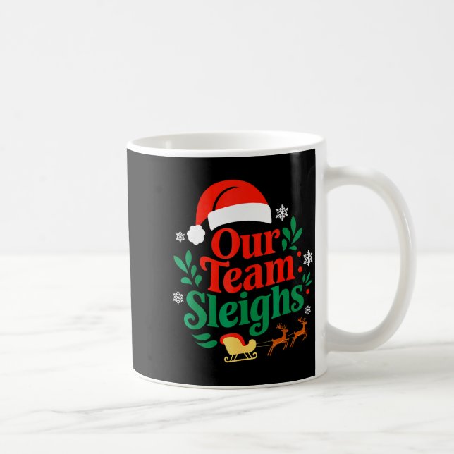 Our Team Sleighs Christmas Reindeers Santa's Worke Kaffeetasse (Rechts)