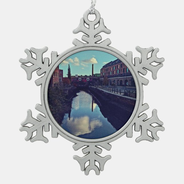 Ouseburn Schneeflocken Zinn-Ornament (Vorderseite)