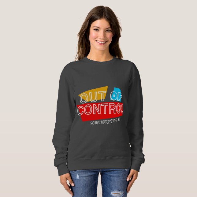 Out of Control – Bold Typography Statement Design Sweatshirt (Vorne ganz)