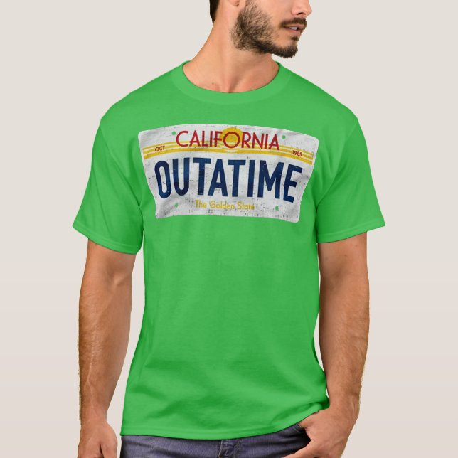 Outatime License Plate Funny T-Shirt (Vorderseite)