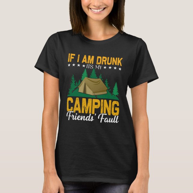 outddor camping with friends and drinking in the n T-Shirt (Vorderseite)