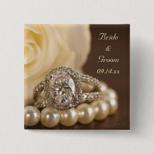 Oval Diamond Ring und White Rose Wedding Button