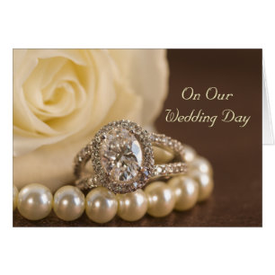 Oval Diamond Ring und White Rose Wedding Day