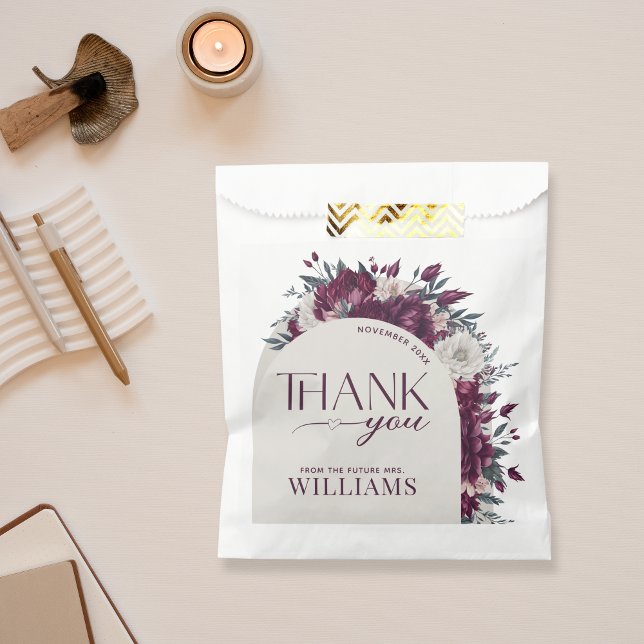 ove in Bloom Burgundy & Cream Floral Brautparty Geschenktütchen (Von Creator hochgeladen)