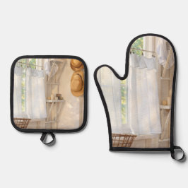 Oven Mitt & Pot Holder Set Curtain in the Wind
