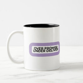 Over Promise Under Deliver Minimalist Typographic  Zweifarbige Tasse