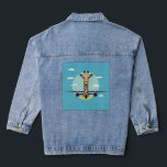 Overhead Struggle– Tall Giraffe Travel T-Shirt Jeansjacke<br><div class="desc">Tall travelers, we feel you! Our "Overhead Struggle" t-shirt features a minimalist cartoon giraffe hilariously trying to squeeze into an airplane’s overhead compartment. With clean vector lines and a solid sky blue background, this playful design is a perfect conversation starter for globetrotters, frequent flyers, and tall folks who know the...</div>
