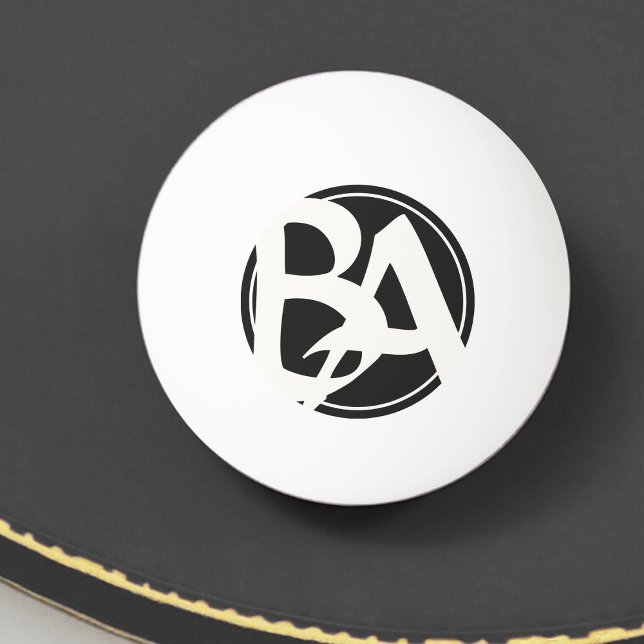 Oversifizierte Initialen in Weiß und Schwarz Tischtennisball (Von Creator hochgeladen)