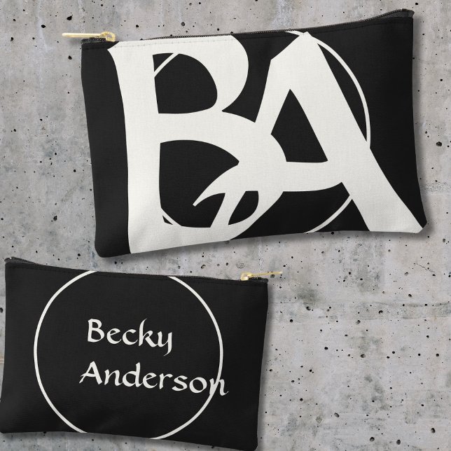 Oversifizierte Initialen in Weiß und Schwarz Zubehörtasche (Von Creator hochgeladen)