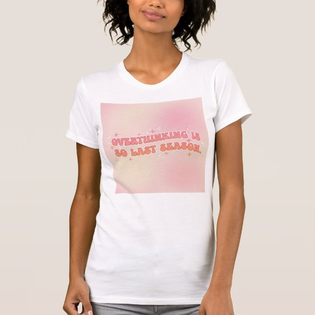 Overthinking Is So Last Season — Welcome To Ease  T-Shirt (Vorderseite)