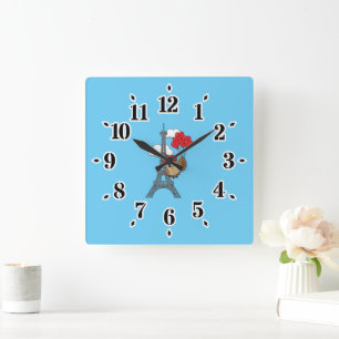 Owl Flying with Heart Balloons in Paris Quadratische Wanduhr