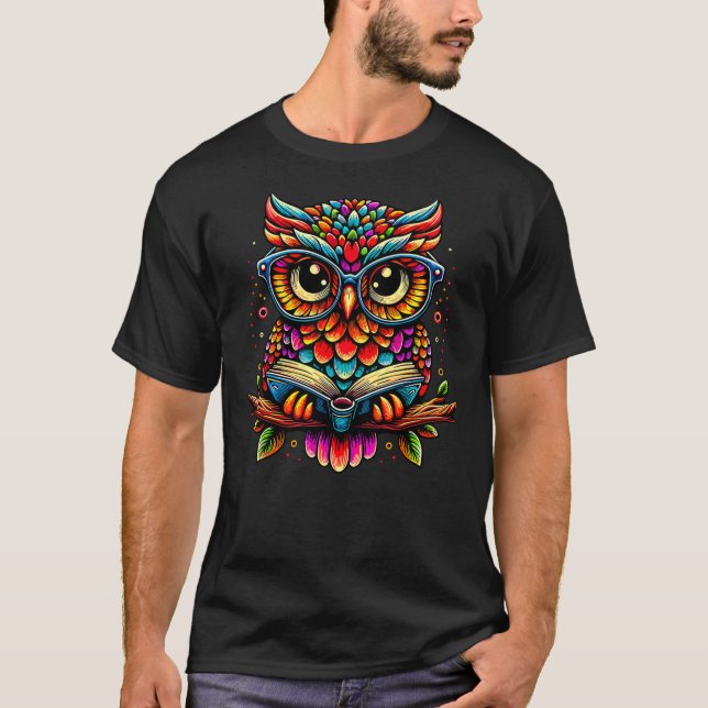 Owl with Glasses and Book Reading T-Shirt (Vorderseite)