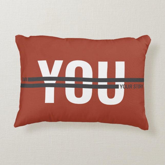 Own Your Story Shirt – Bold Motivational Quote Dekokissen (Rückseite)