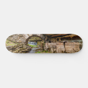 Ozarks Wasserfall unterhalb der Brücke Skateboard